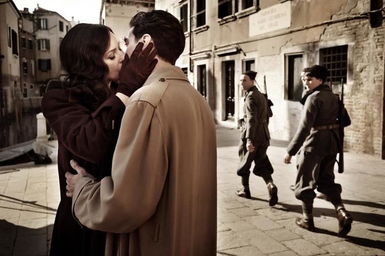 Monica Bellucci and Alessio Boni kissing each other in a scene from the 2008 Italian film, Wild Blood (Sanguepazzo)