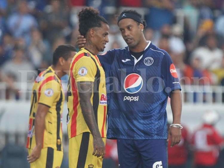 Wilfredo Barahona Wilfredo Barahona Le dije a Ronaldinho que me diera su firma para