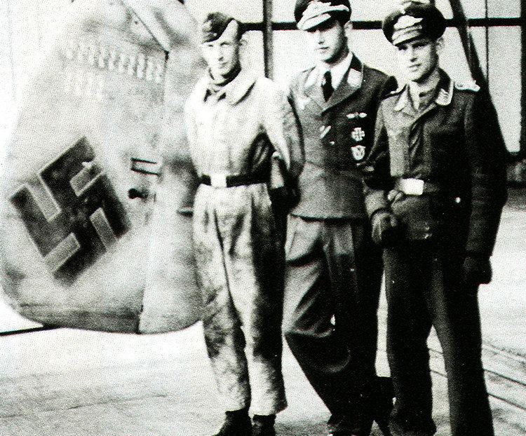 Wilhelm Johnen Asisbiz Aircrew Luftwaffe pilot Wilhelm Johnen with Paul Mahle 194401