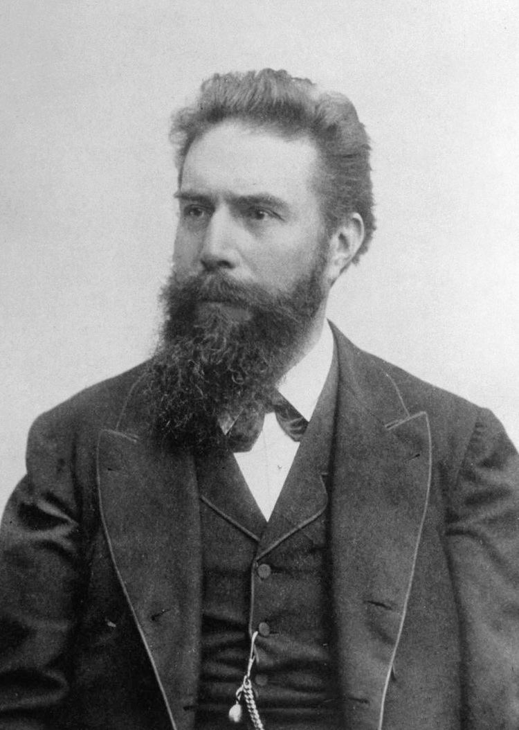 Wilhelm Rontgen httpsuploadwikimediaorgwikipediacommons77