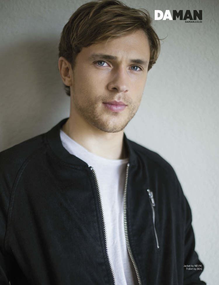 William Mosley Exclusive Feature William Moseley Raps About The Veil