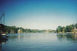 Williamstown Lake httpsuploadwikimediaorgwikipediacommonsthu