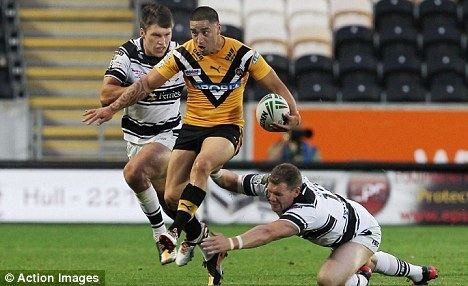 Willie Manu Hull 36 Castleford 10 Willie Manu outruns Rangi Chase