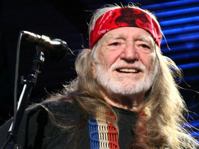 Willie Nelson Willie Nelson39s Band Tour Bus Crashes CBS Dallas Fort