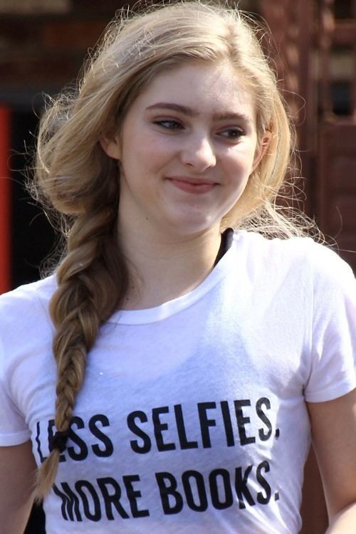 Willow Shields Willow Shields Clothes amp Outfits Steal Her Style