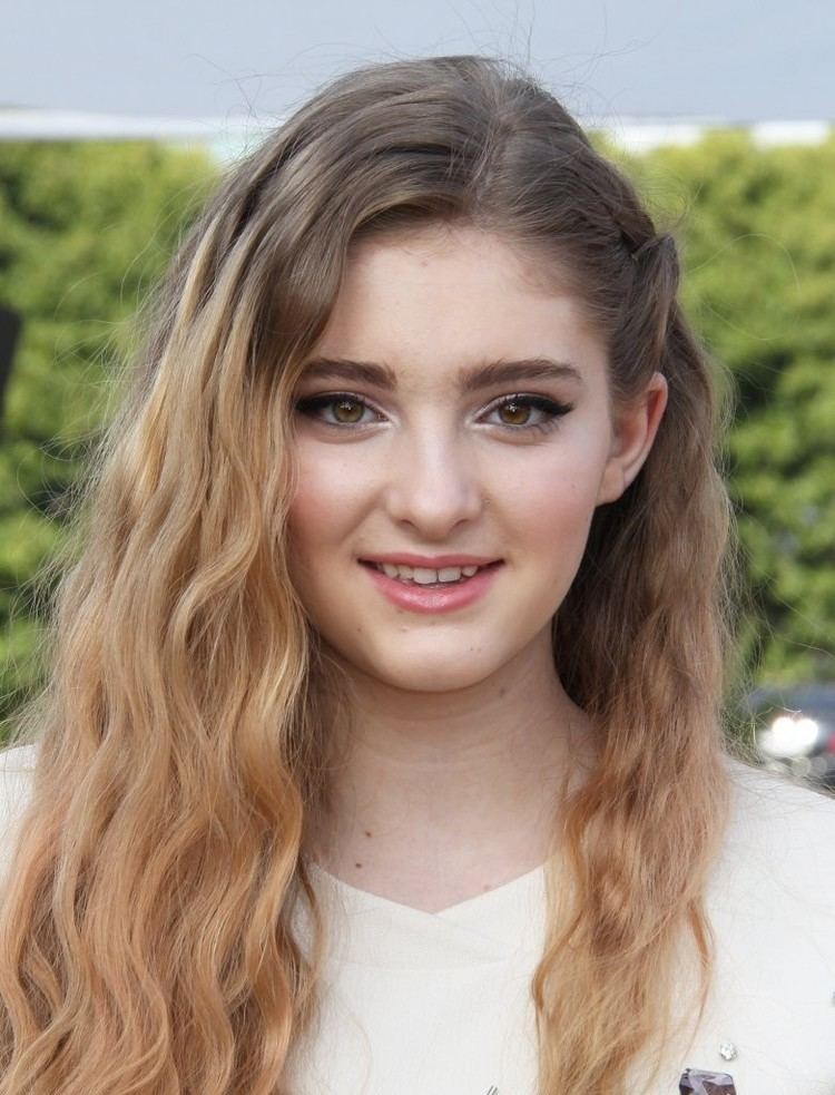 Willow Shields Willow Shields Photos Willow Shields Stops by 39Extra