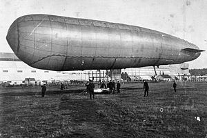 Willows airships httpsuploadwikimediaorgwikipediacommonsthu