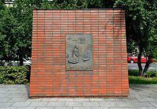 Willy Brandt Monument (Warsaw) httpsuploadwikimediaorgwikipediacommonsthu