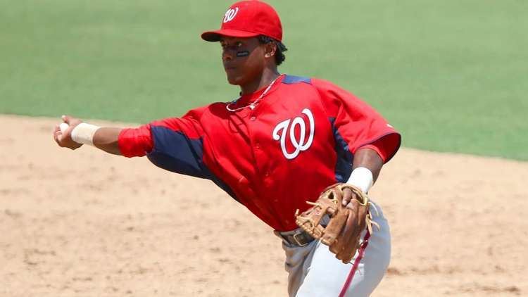 Wilmer Difo Nationals prospect Wilmer Difo singles in first MLB atbat