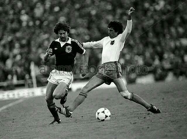 Wim Suurbier Scotland 3 Holland 2 in 1978 in Mendoza Stuart Kennedy beats Wim