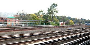 Winfield Junction (LIRR station) httpsuploadwikimediaorgwikipediacommonsthu