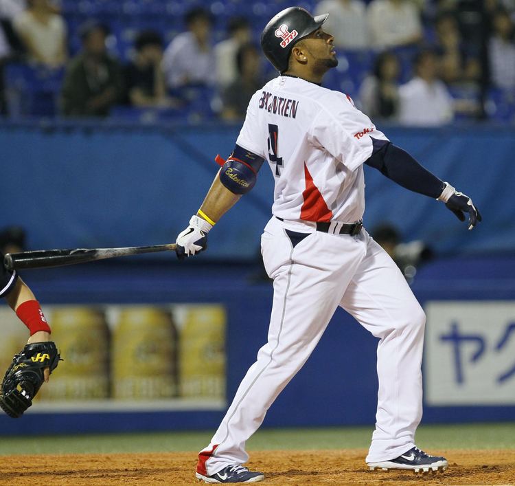 Wladimir Balentien Balentien having a blast during second season in Japan