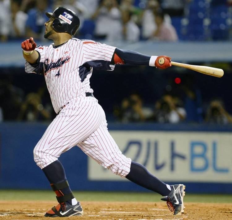 Wladimir Balentien Balentien ties singleseason home run record The Japan Times