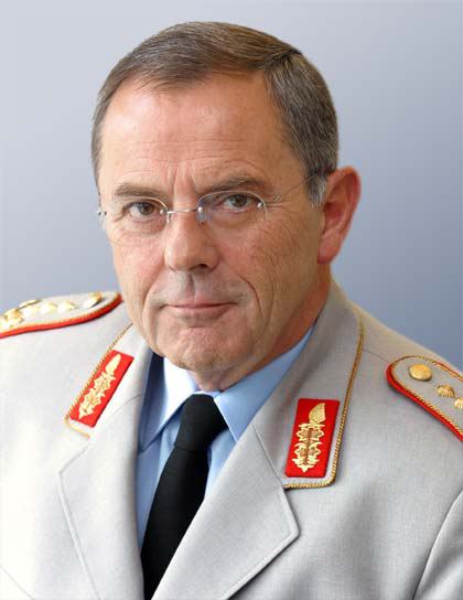 Wolfgang Schneiderhan (general) Gen Schneiderhan Europas Sicherheit im Zeichen globaler