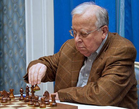 Wolfgang Uhlmann Snowdrops vs Old Hands Ladies lead by 106 Chess News