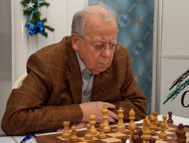 Wolfgang Uhlmann Old Hands Stage Comeback To Defeat Snowdrops Chesscom