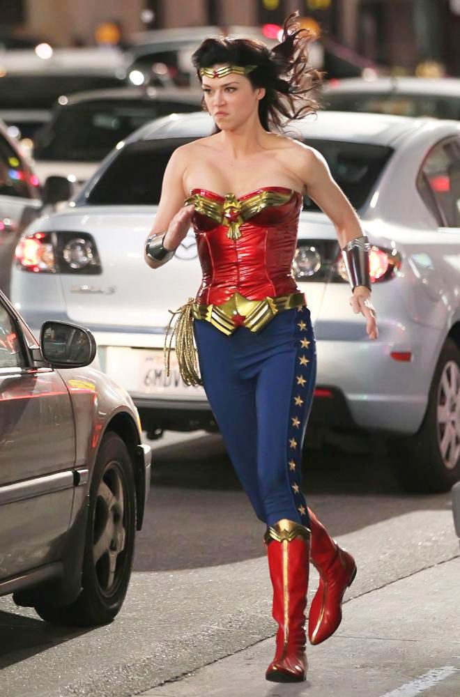 Wonder Woman (2011 TV pilot) New WONDER WOMAN TV Images Show Action Tweaked Costume