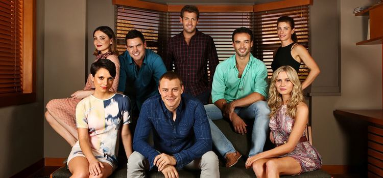 Emma Lung, Ben Mingay, Tim Ross, Glenn McMillan, Brooke Satchwell, Jessica Tovey, Michael Dorman, and Anna Bamford in Wonderland, an Australian television romantic comedy-drama series.