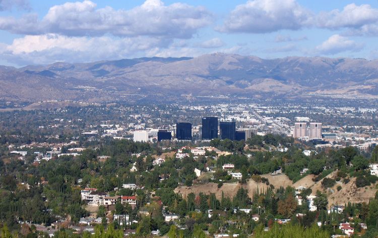 Woodland Hills, Los Angeles httpsuploadwikimediaorgwikipediacommons66