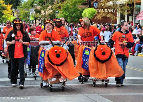 Woollybear Festival Picture of the Day The Woollybear Festival Parade USA Wicked