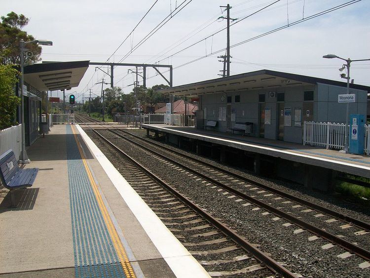 Woonona railway station
