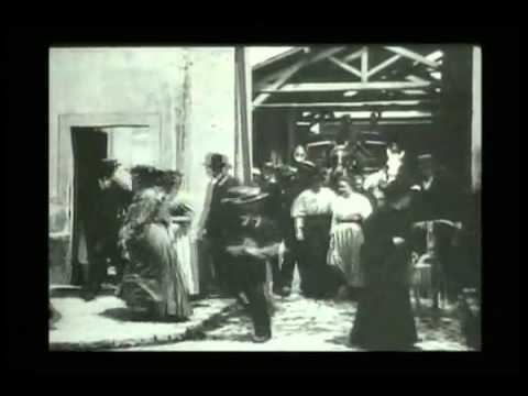 Workers Leaving the Lumière Factory 1895 Lumiere Workers Leaving the Lumiere Factory 1895 YouTube