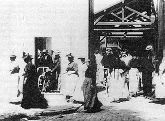 Workers Leaving the Lumière Factory CHAPTER 2 PART 2 THE FIRST COMPETITORS