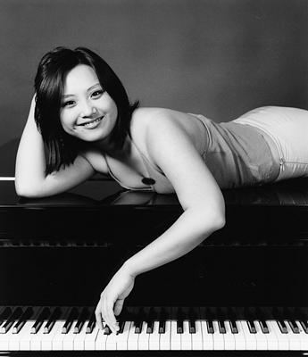 Wu Qian Manus Carey listens to Chinese pianist Wu Qian
