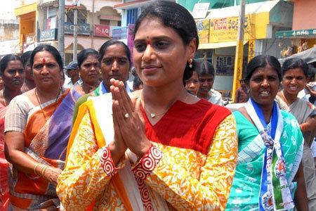 YSRPC leader Sharmila's Paramarsa Yatra in Karimnagar