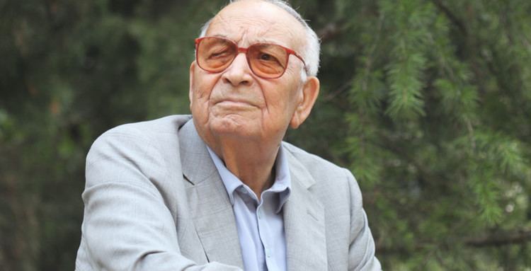 Yasar Kemal Kurdish Writer Yaar Kemal Dies at Age 92 The Kurdistan