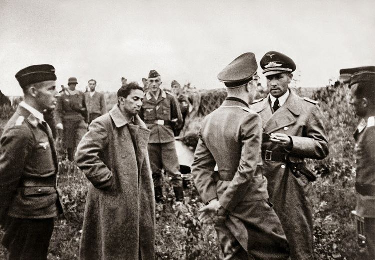 Yakov Dzhugashvili Stalin39s son Yakov Dzhugashvili captured by the Germans 1941