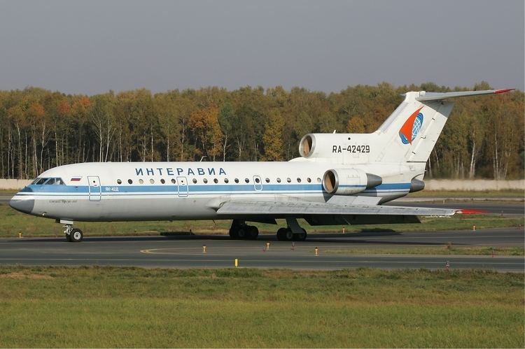 Yakovlev Yak-42 FileInteravia Yakovlev Yak42 42429 Pichuginjpg Wikimedia Commons