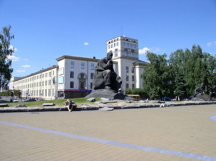 Yakub Kolas Square httpsuploadwikimediaorgwikipediacommonsthu