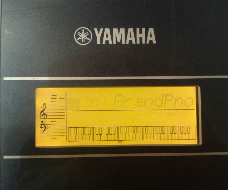 Yamaha PSR-E323