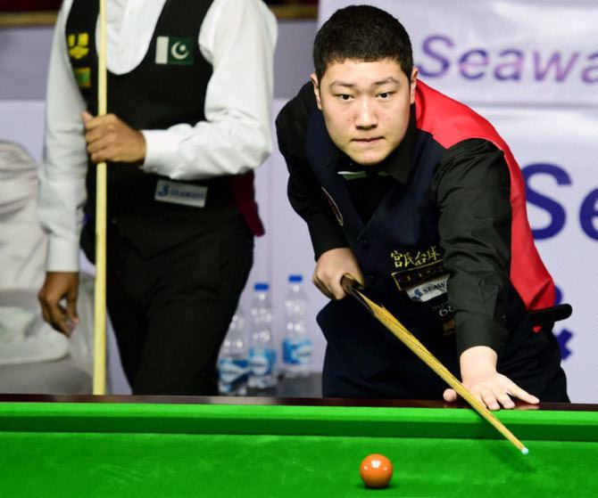 Yan Bingtao China39s 14yearold Bingtao wins World snooker Rediff