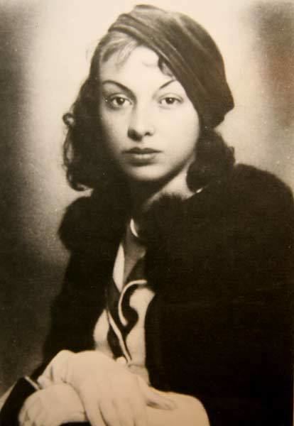 Yana Yazova 