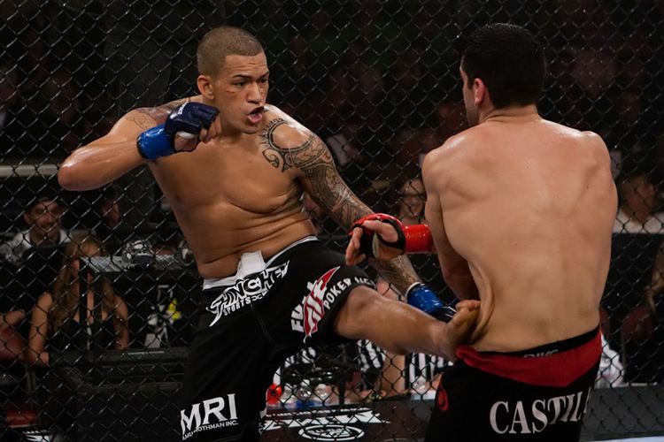 Yancy Medeiros UFC 177 results Yancy Medeiros submits Damon Jackson in