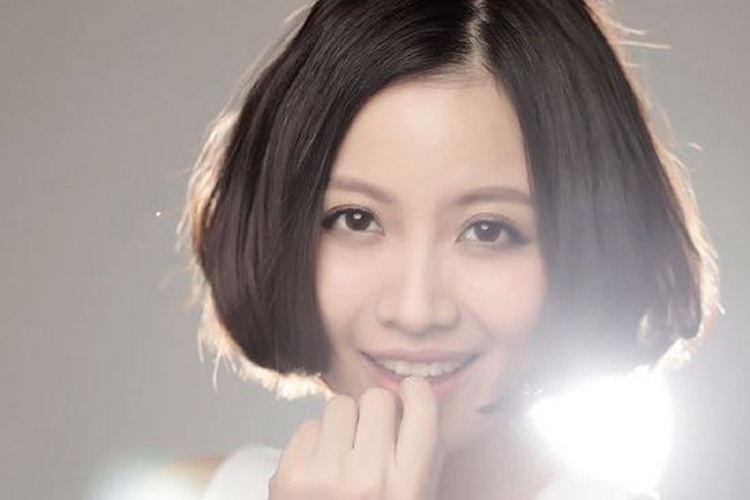 Yao Beina Yao Beina Chinese pop singer looses battle with breast cancer at