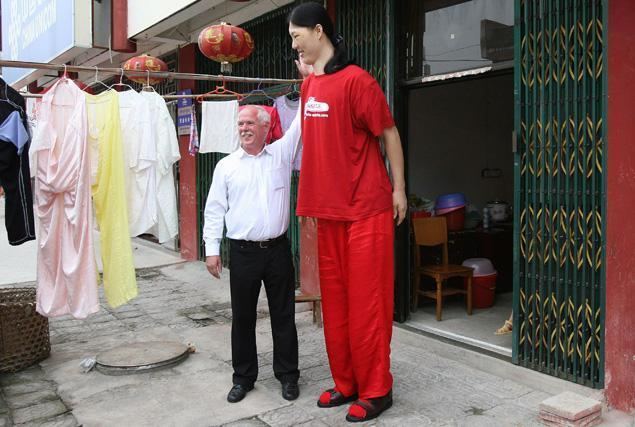 Yao Defen World39s tallest woman dies in China at age 40 NY Daily News