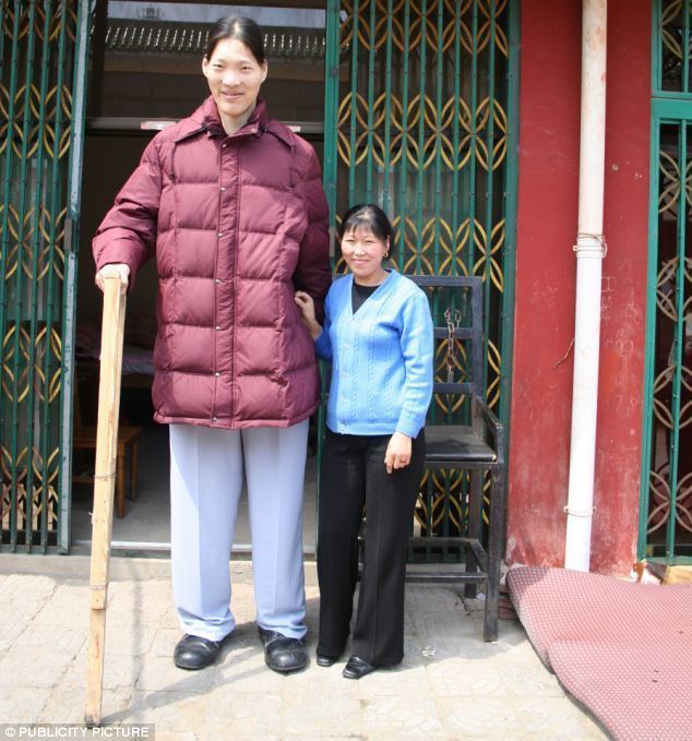Yao Defen World39s tallest woman dies aged 40 after losing battle