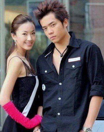Sonia Sui smiling in a black dress and pink gloves together with Yao Yunhao in a black shirt