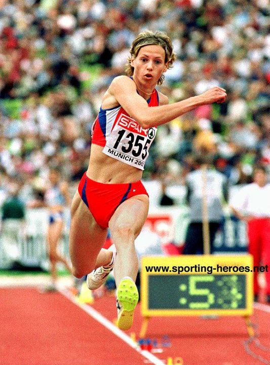 Yelena Oleynikova Yelena OLEYNIKOVA Triple Jump bronze at 2002 European
