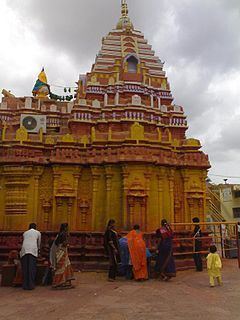 Yellamma Temple, Saundatti httpsuploadwikimediaorgwikipediacommonsthu