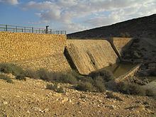 Yeruham Dam httpsuploadwikimediaorgwikipediacommonsthu