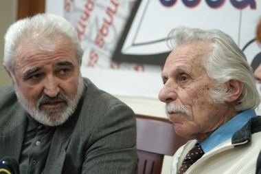 Yervand Manaryan Writer Razmik Davoyan and actor Yervand Manaryan at a joint press