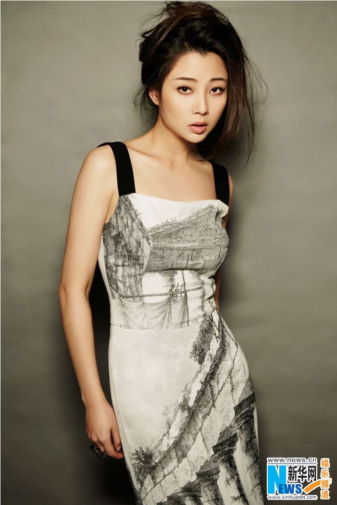 Yin Tao Actress Yin Tao releases new photo album CCTV News