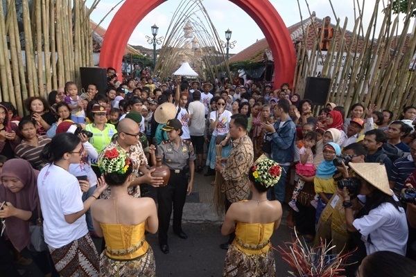 Yogyakarta Art Festival httpsuploadwikimediaorgwikipediaid220Fes