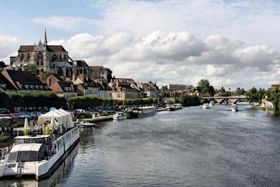 Yonne (river) httpsmedia1britannicacomebmedia481414480