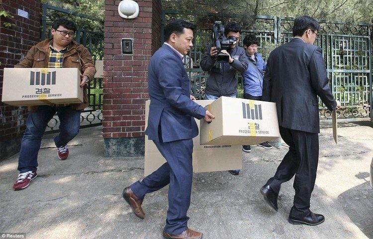 Yoo Byung-eun South Korean ferry patriarch Yoo Byungeun39s home raided