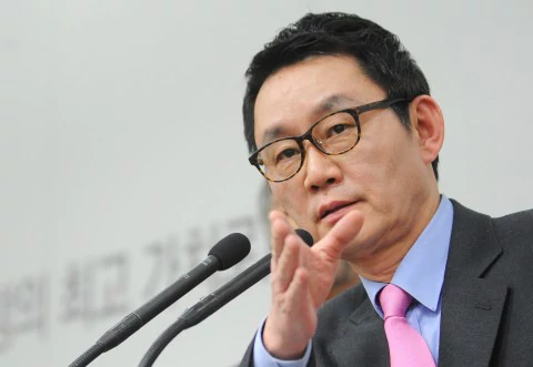 Yoon Chang-jung S Korean presidential press secretary fired amid sexual assault